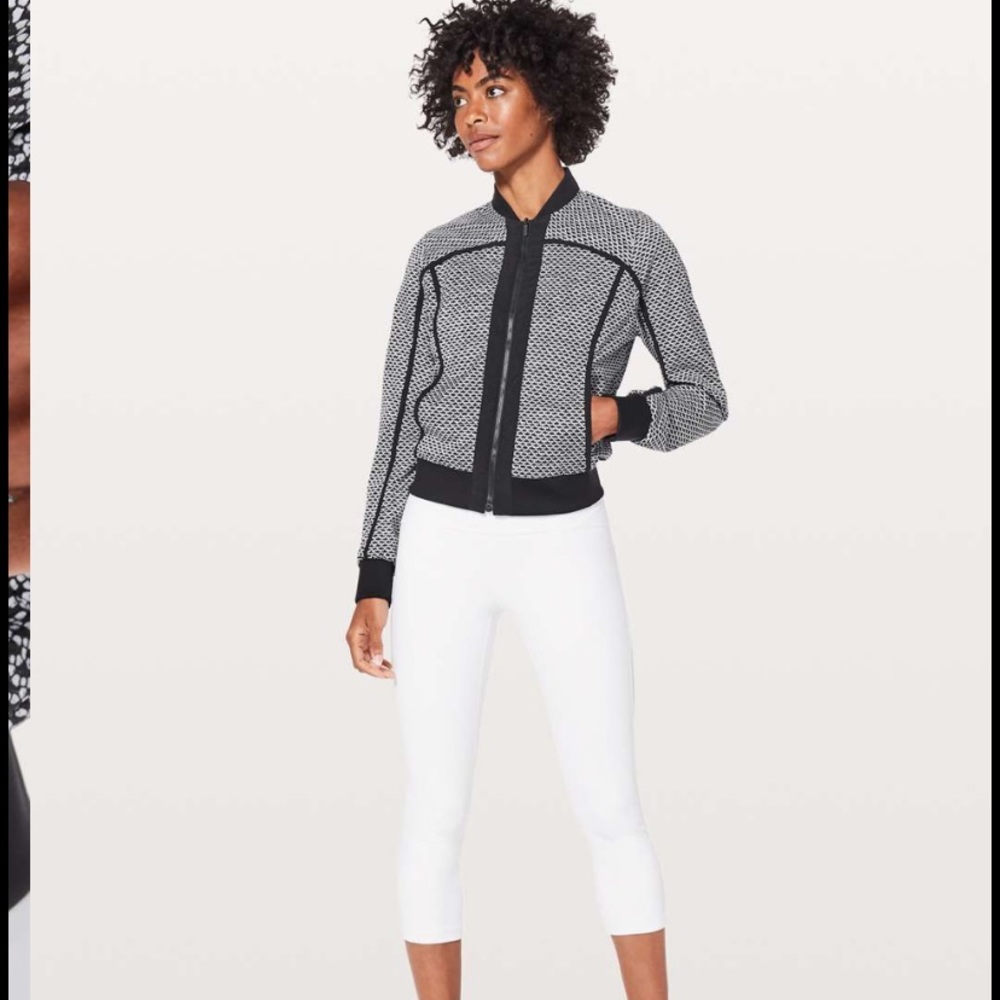 Lululemon Bomb Around Jacket *Reversible
Monochromic Black / Black